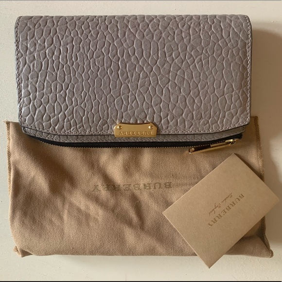 EUC Heritage Grained Burberry Wallet - Picture 4 of 7